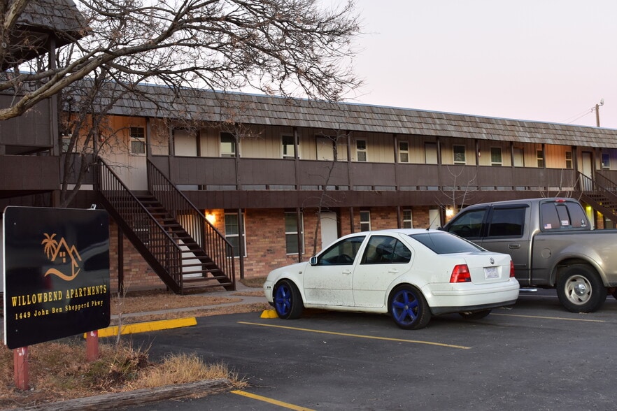 Primary Photo Of 1449 John Ben Shepperd Pky, Odessa Apartments For Sale