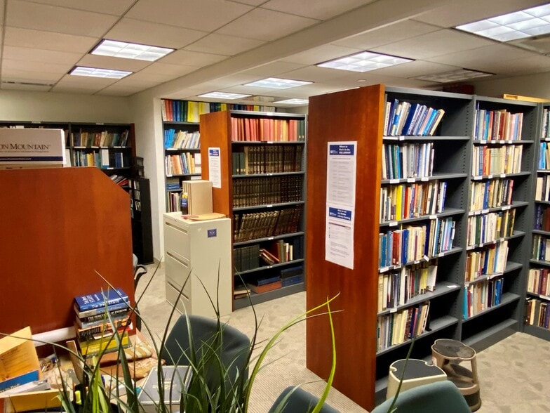 More Photos Of 633 Third Ave, New York Office For Sale