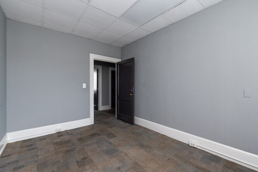 More Photos Of 300 E Coffee St, Greenville Office For Sale