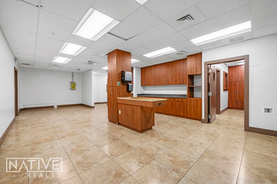 More Photos Of 311-313 E Hallandale Beach Blvd, Hallandale Beach Freestanding For Lease