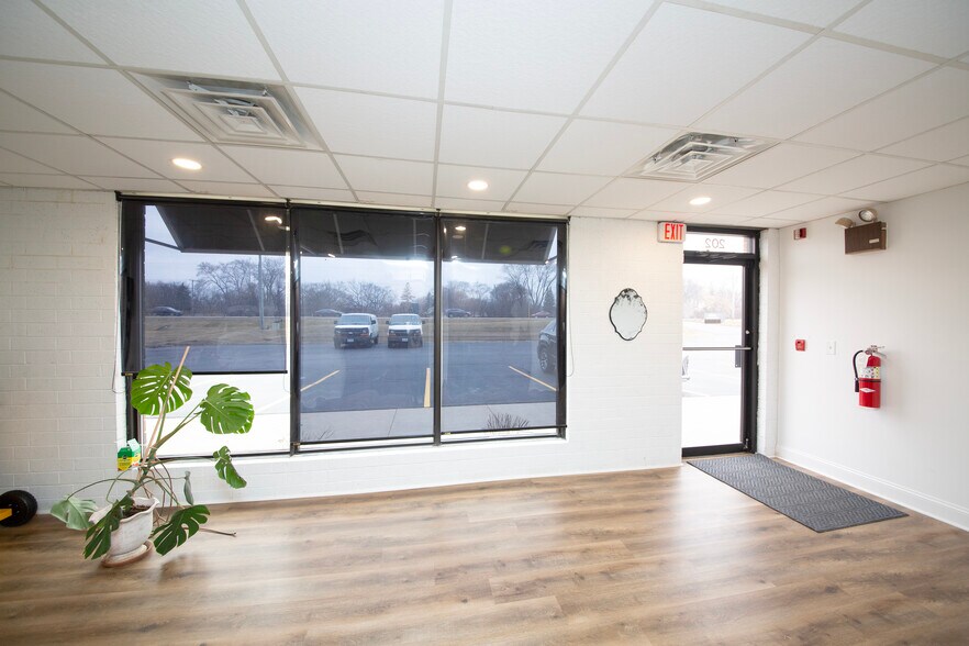 More Photos Of 1000 N Rand Rd, Wauconda Service For Sale