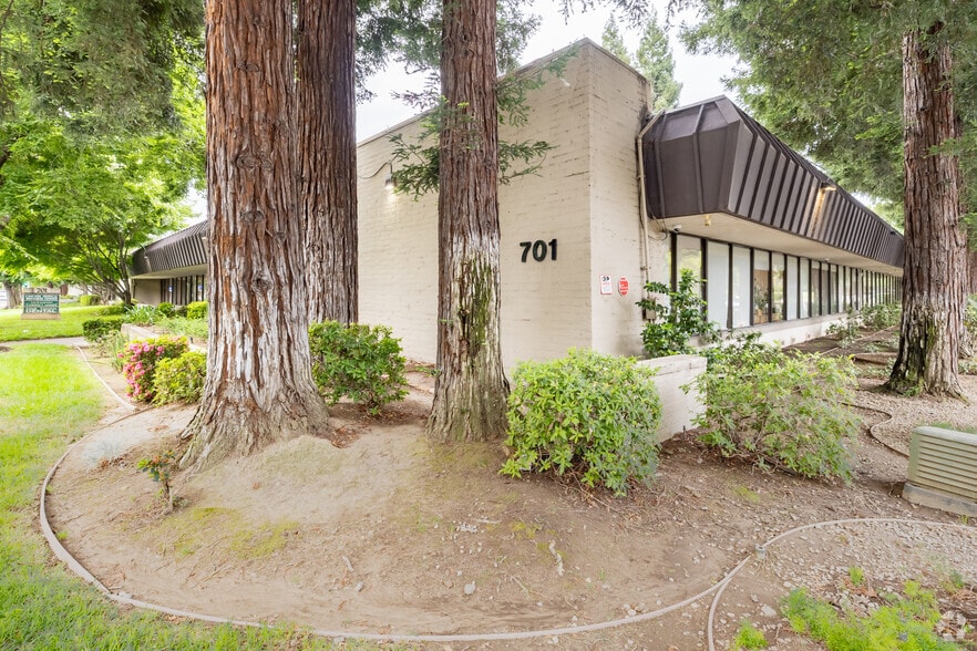 More Photos Of 701 Howe Ave, Sacramento Medical For Sale