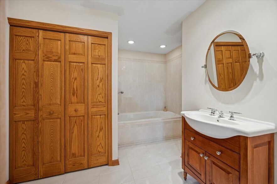 More Photos Of 22962 S Harlem Ave, Frankfort Showroom For Sale