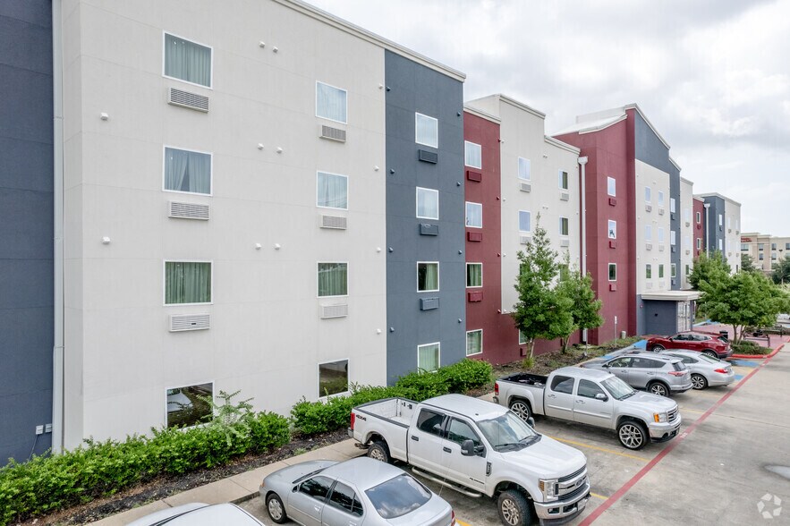More Photos Of 1250 S 13th St, La Porte Hotel For Sale