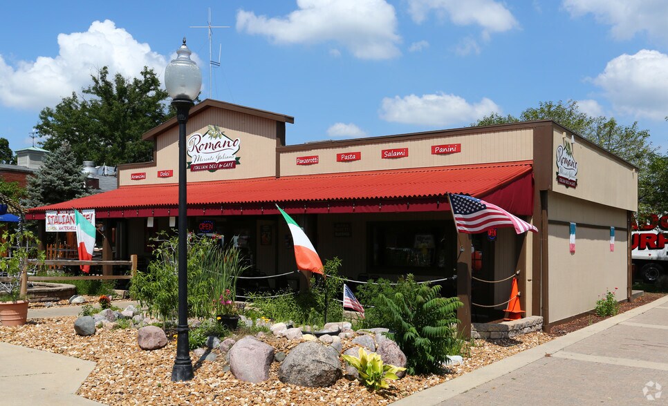 Primary Photo Of 210 Cedar St, St Charles Restaurant For Lease