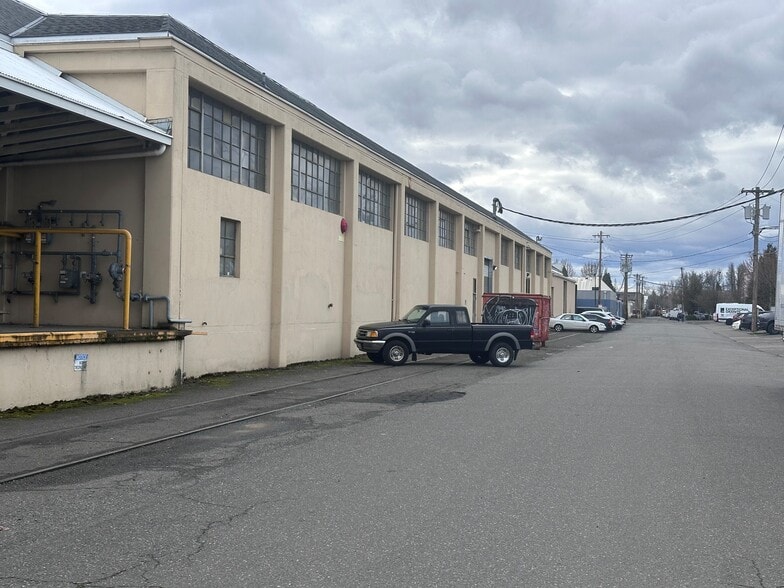 More Photos Of 4611 SE 26th Ave, Portland Warehouse For Lease