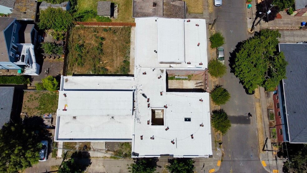 More Photos Of 3825-3839 NE Killingsworth St, Portland Office For Sale