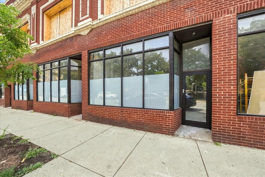 More Photos Of 4200-4220 Broadway St, Chicago Storefront Retail Residential For Lease