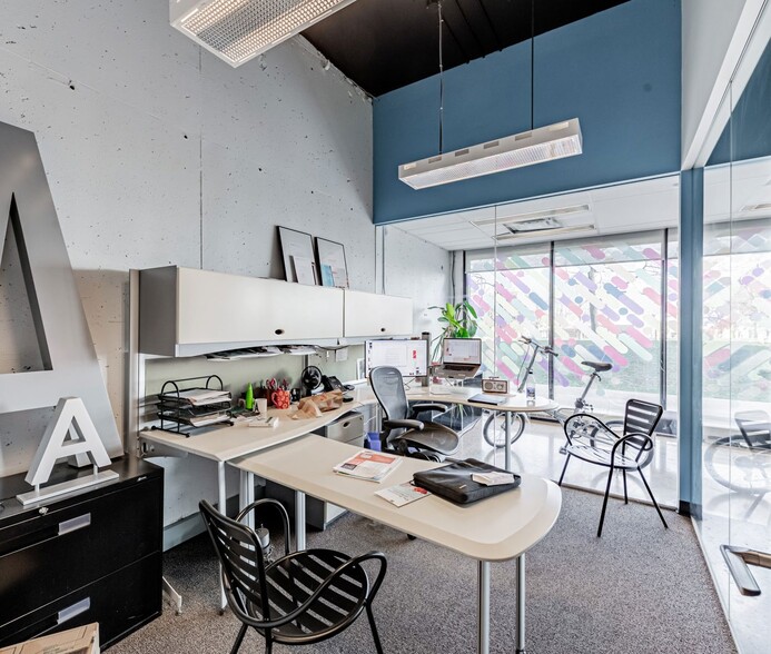 More Photos Of 33 Harbour Sq, Toronto Apartments For Sale