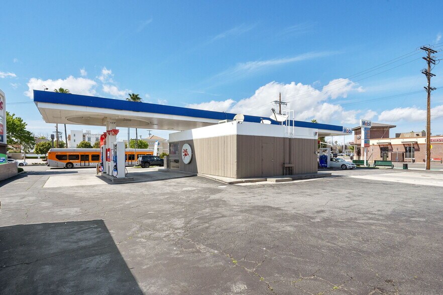 More Photos Of 5560 Van Nuys Blvd, Sherman Oaks Service Station For Sale