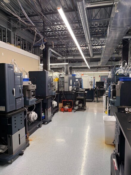 More Photos Of 211 Circuit Dr, North Kingstown Research And Development For Sale