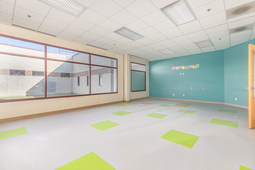 More Photos Of 1080 Corporate Blvd, Aurora Warehouse For Sale