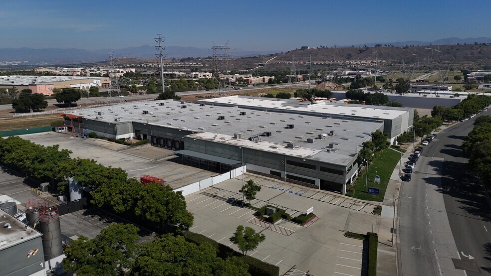 More Photos Of 26455 Ruether Ave, Santa Clarita Showroom For Lease