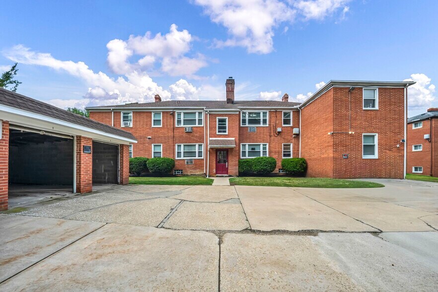 More Photos Of 885 S Green Rd, Cleveland Apartments For Sale