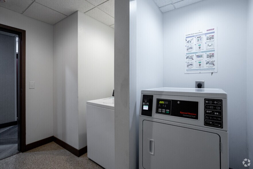 More Photos Of 8720 Gulf Freeway, Houston Hotel For Sale