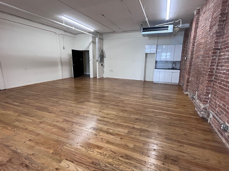 More Photos Of 39 W 14th St, New York Office For Lease