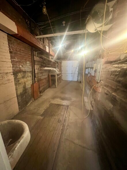 More Photos Of 51 Bridge St, Amsterdam Storefront Retail Residential For Lease