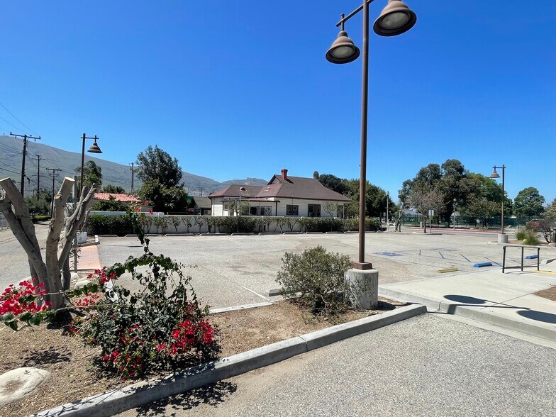 More Photos Of 125 S 10th St, Santa Paula Restaurant For Lease