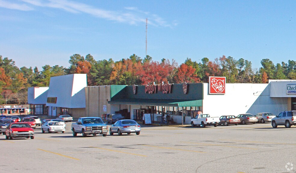 More Photos Of 2070-2076 Columbia Rd, Orangeburg Storefront For Sale