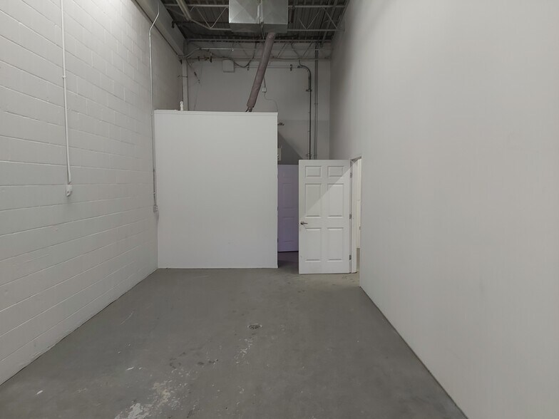 More Photos Of 5580 45 St, Red Deer General Retail For Lease