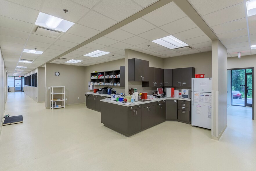 More Photos Of 3726 Latrobe Dr, Charlotte Office For Sale