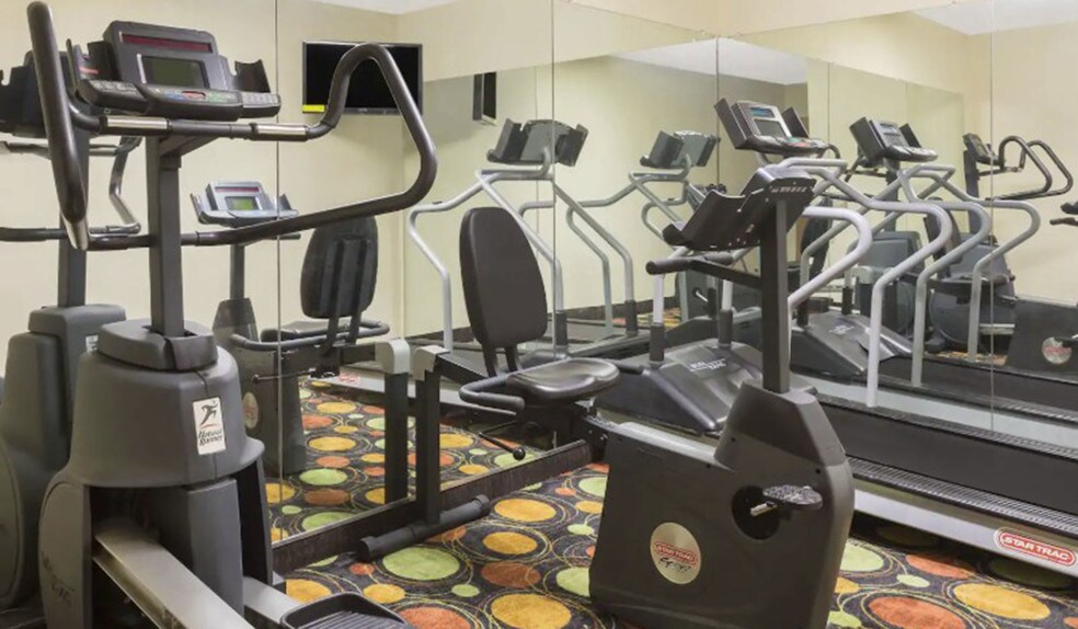 More Photos Of 3001 Daulat Dr, Lafayette Hotel For Sale