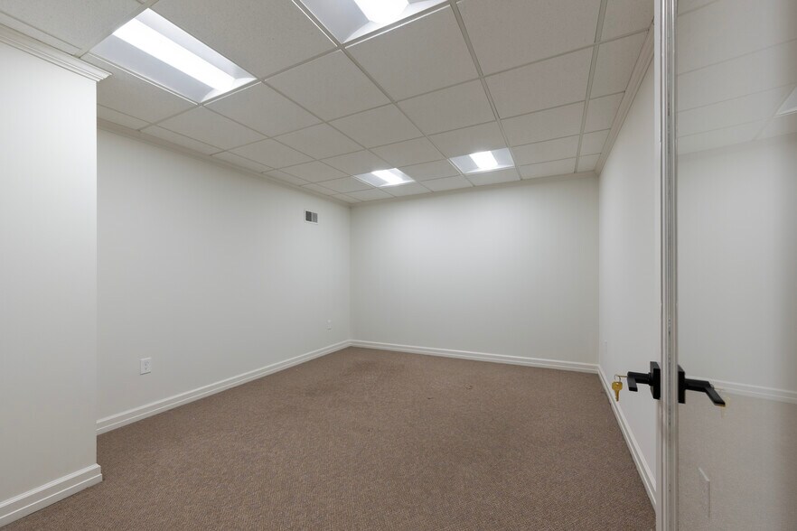 More Photos Of 814 Madison Ave, Covington Office Residential For Lease