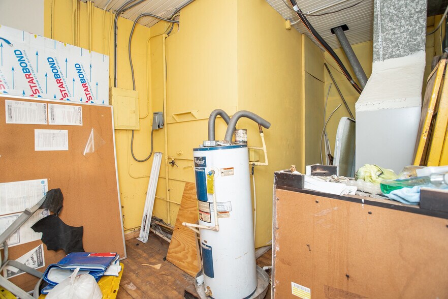 More Photos Of 815 N 3rd St, Lufkin Storefront Retail Office For Sale