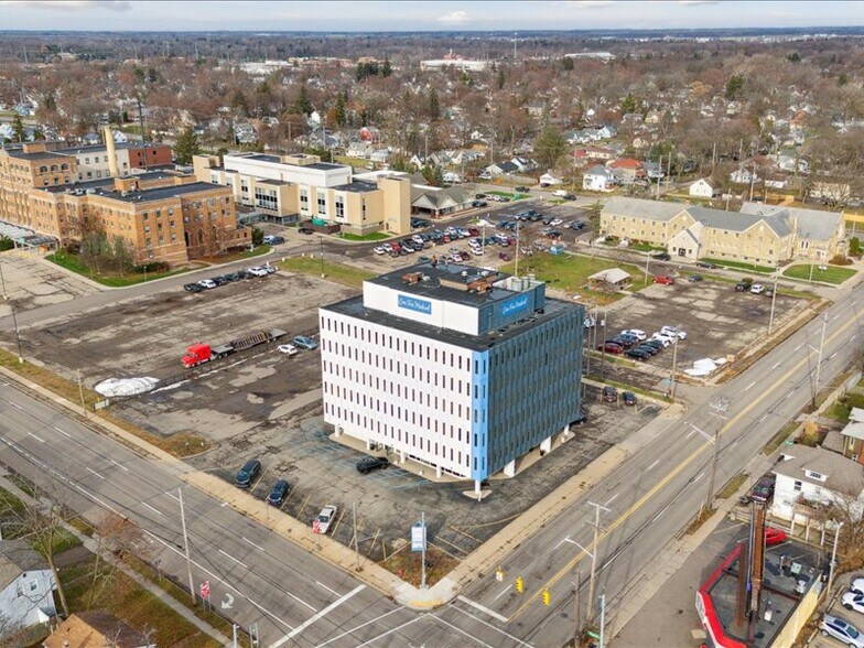 More Photos Of 1100 W Saginaw St, Lansing Medical For Sale