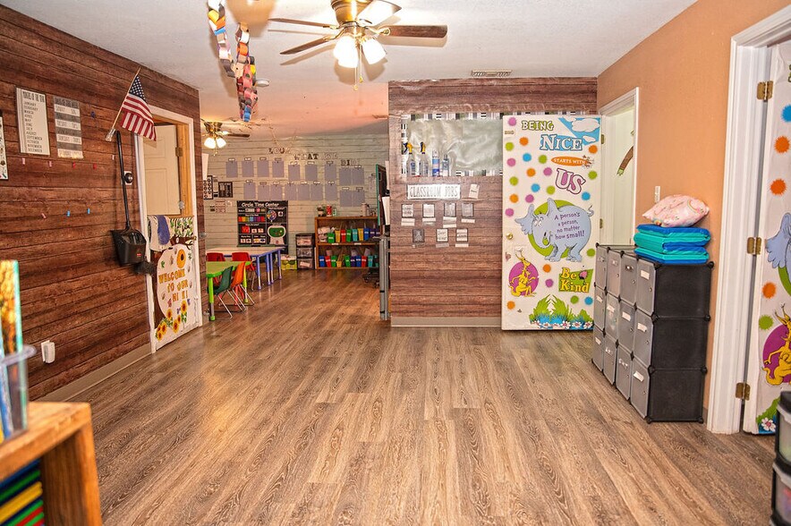 More Photos Of 500 N Main St, Denver City Office For Sale