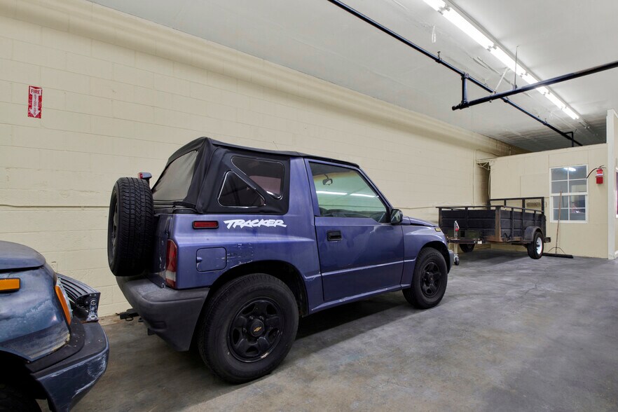 More Photos Of 4821 University Ave, San Diego Auto Repair For Lease