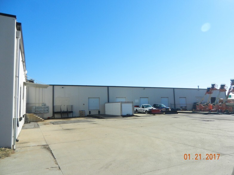 More Photos Of 10 Central Industrial Dr, Granite City Warehouse For Sale