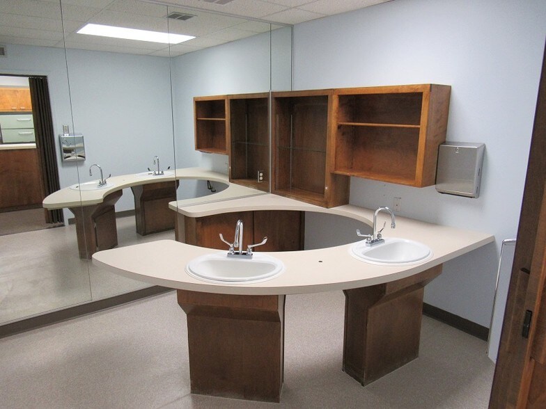 More Photos Of 313 W Country Club Rd, Roswell Medical For Sale