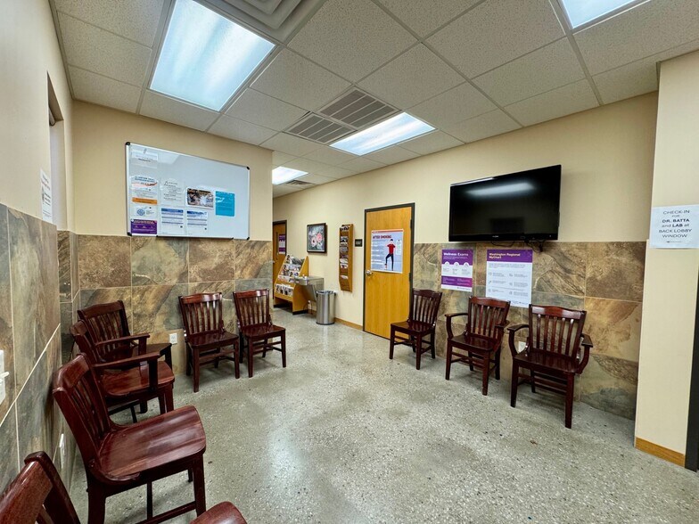 More Photos Of 513 N Shiloh St, Springdale Healthcare For Sale