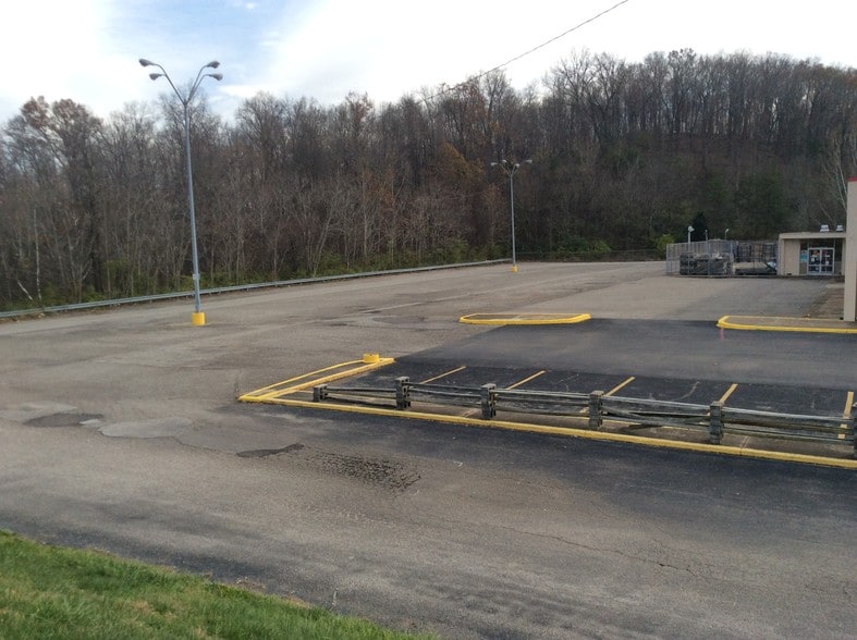 More Photos Of 5636 US Route 60, Huntington Unknown For Lease