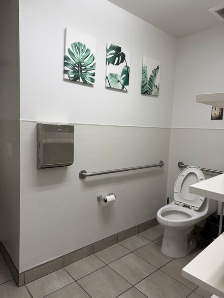 More Photos Of 7700-7704 Kester Ave, Van Nuys Warehouse For Lease