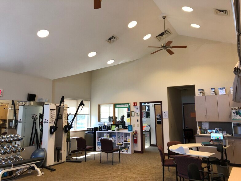 More Photos Of 1320 W Main St, Waterbury Medical For Lease