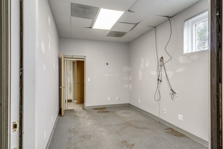 More Photos Of 5410 Allen Rd, Allen Park Medical For Sale