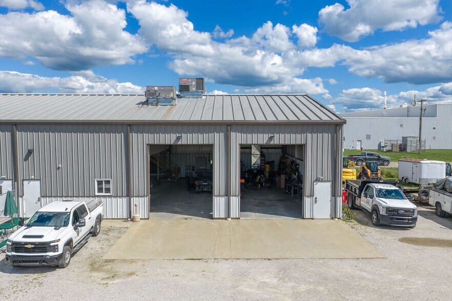 More Photos Of 2050 Reiser Ave SE, New Philadelphia Warehouse For Sale