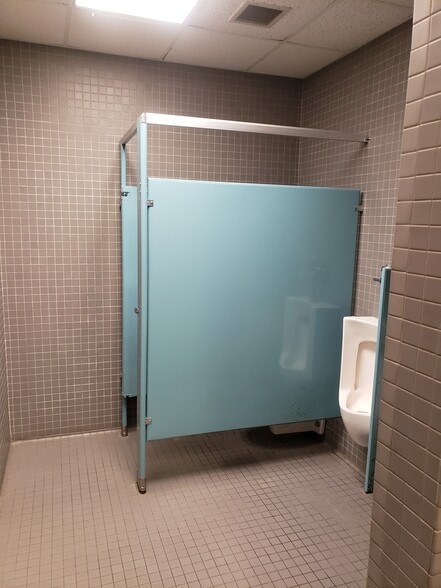 More Photos Of 1017 Turnpike St, Canton Office For Sale