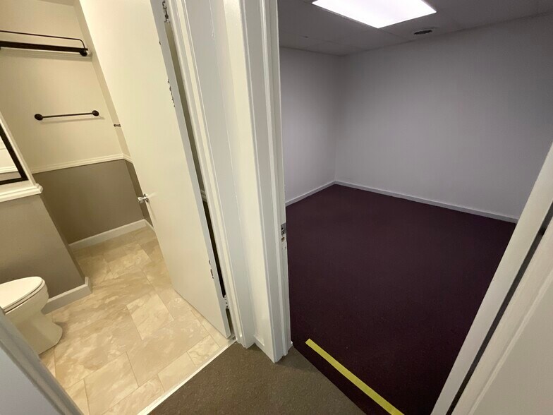 More Photos Of 1528 E Lebanon Rd, Dover Storefront Retail Office For Lease