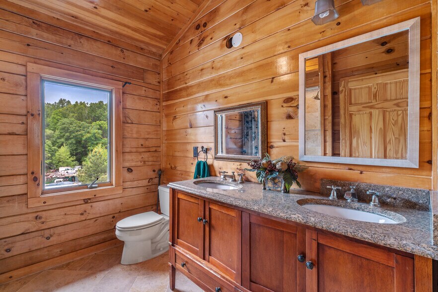 More Photos Of 11501 Popes Head Rd, Fairfax Garden Center For Sale