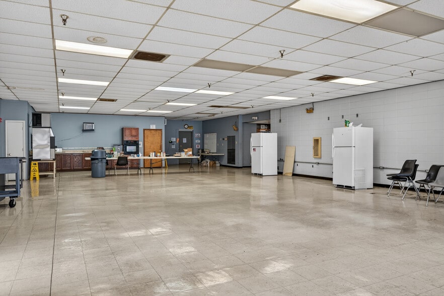 More Photos Of 310 Pennington Dr, Paris Manufacturing For Sale