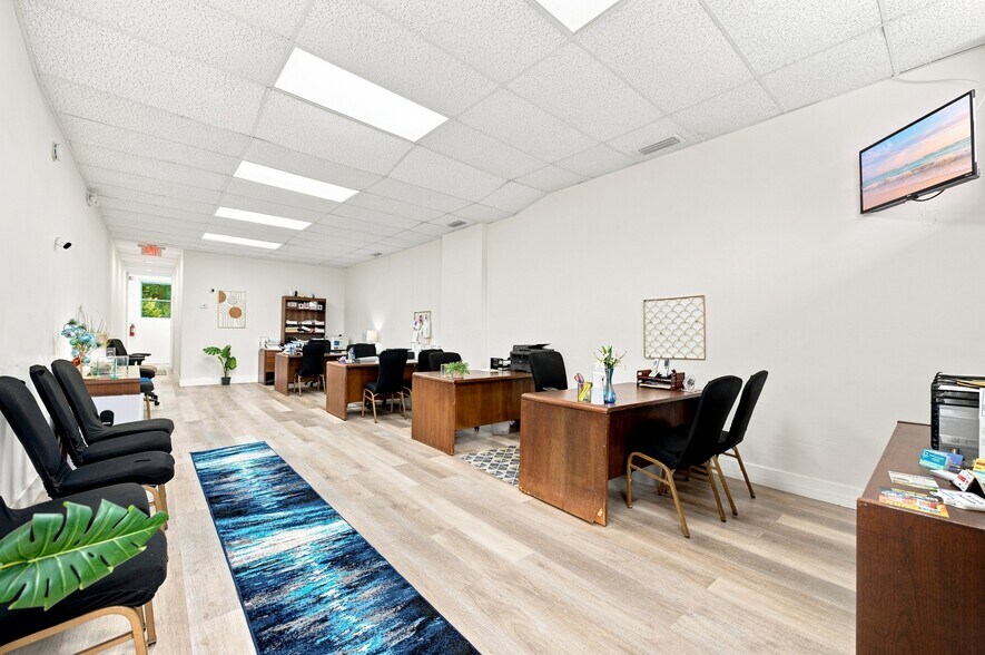 More Photos Of 610-618 NE 124th St, North Miami Office For Sale