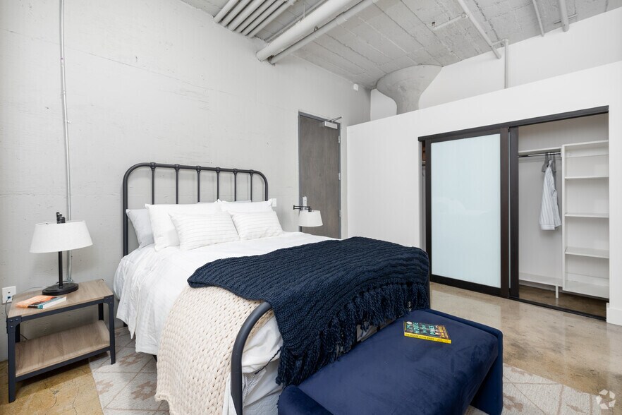 More Photos Of 217 E 8th St, Los Angeles Apartments For Lease