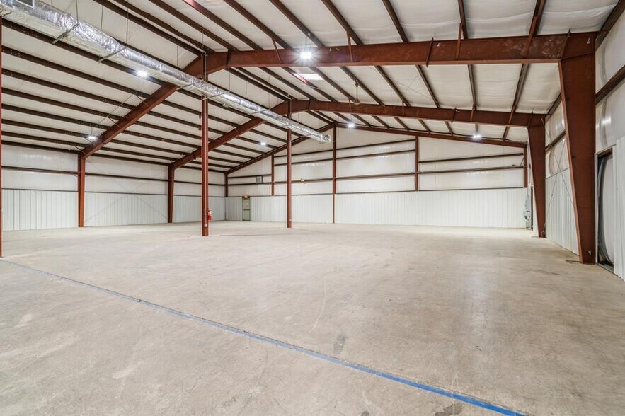 More Photos Of 41 Elkay Dr, Chester Warehouse For Lease
