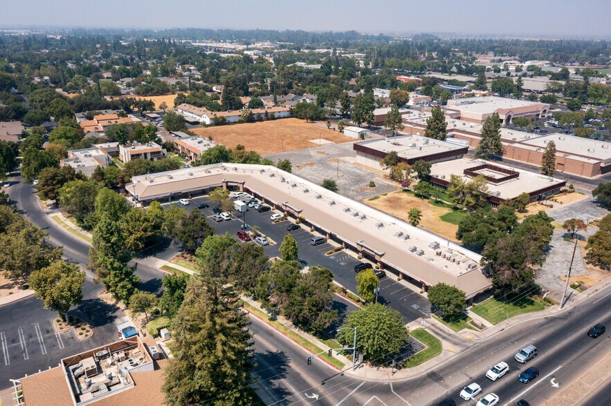 More Photos Of 35 W Alexander Ave, Merced General Retail For Sale