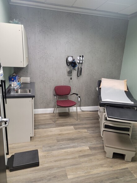 More Photos Of 246 Hamburg Tpke, Wayne Medical For Sale