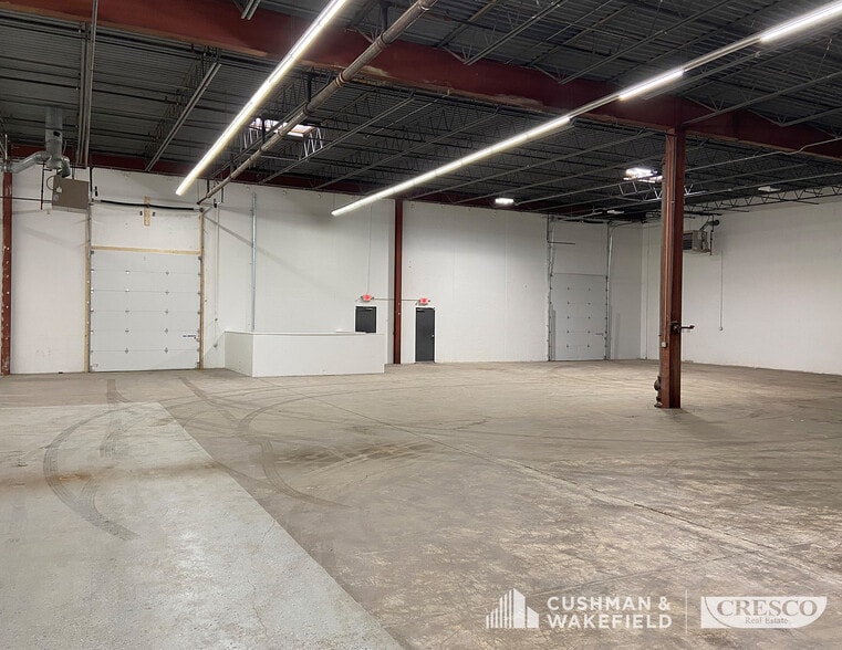 More Photos Of 6800-6898 Engle Rd, Middleburg Heights Manufacturing For Lease
