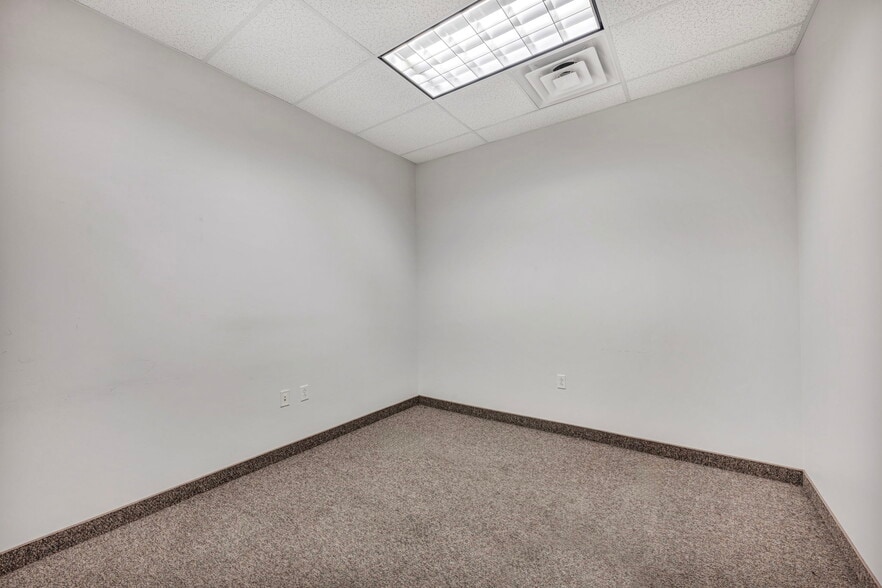 More Photos Of 5900 Pennsylvania Ave, Maple Heights Distribution For Lease